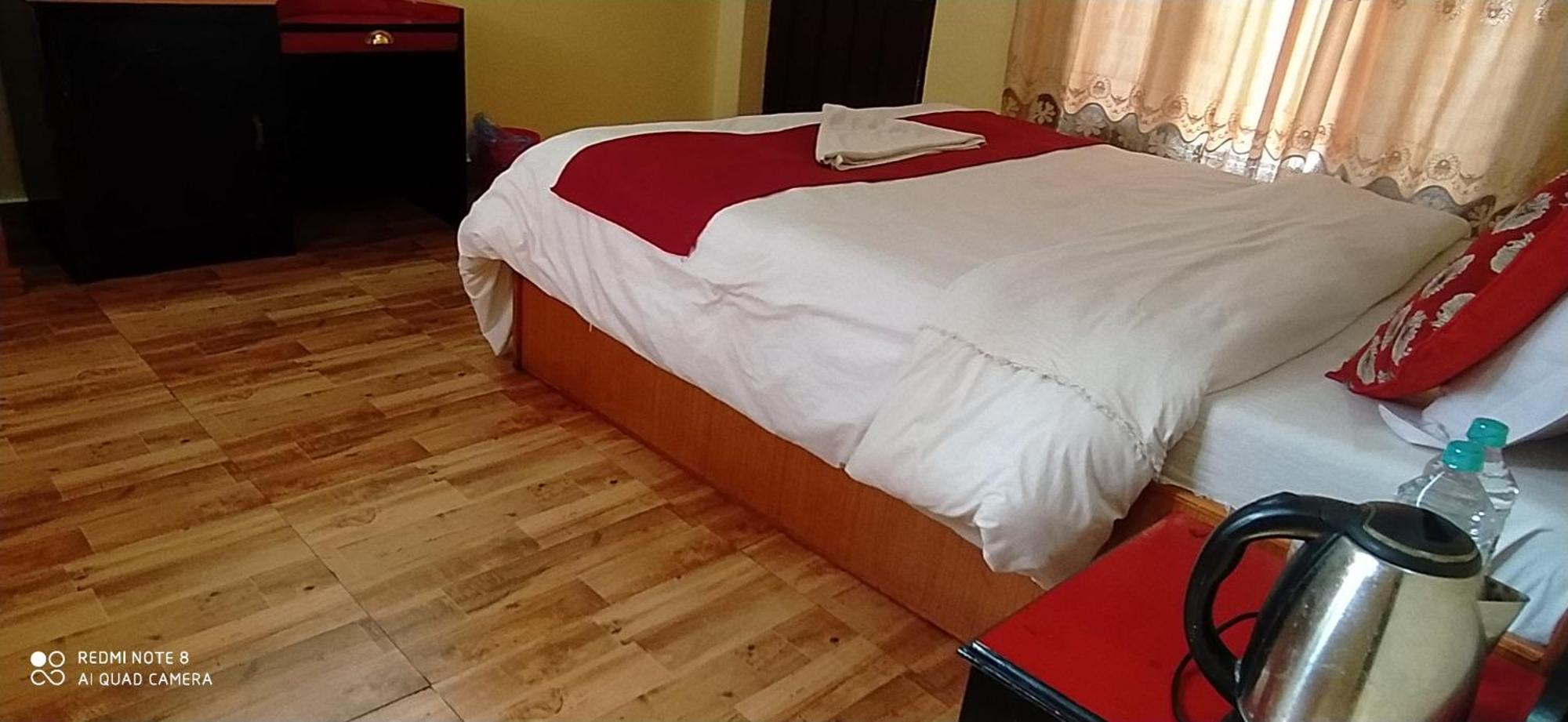 Hotel Plaza Nepal Pokhara Bagian luar foto