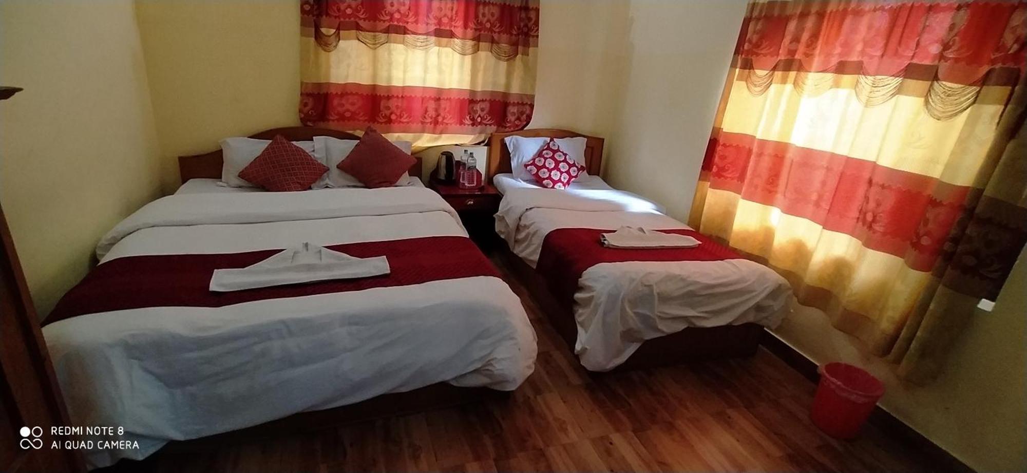 Hotel Plaza Nepal Pokhara Bagian luar foto