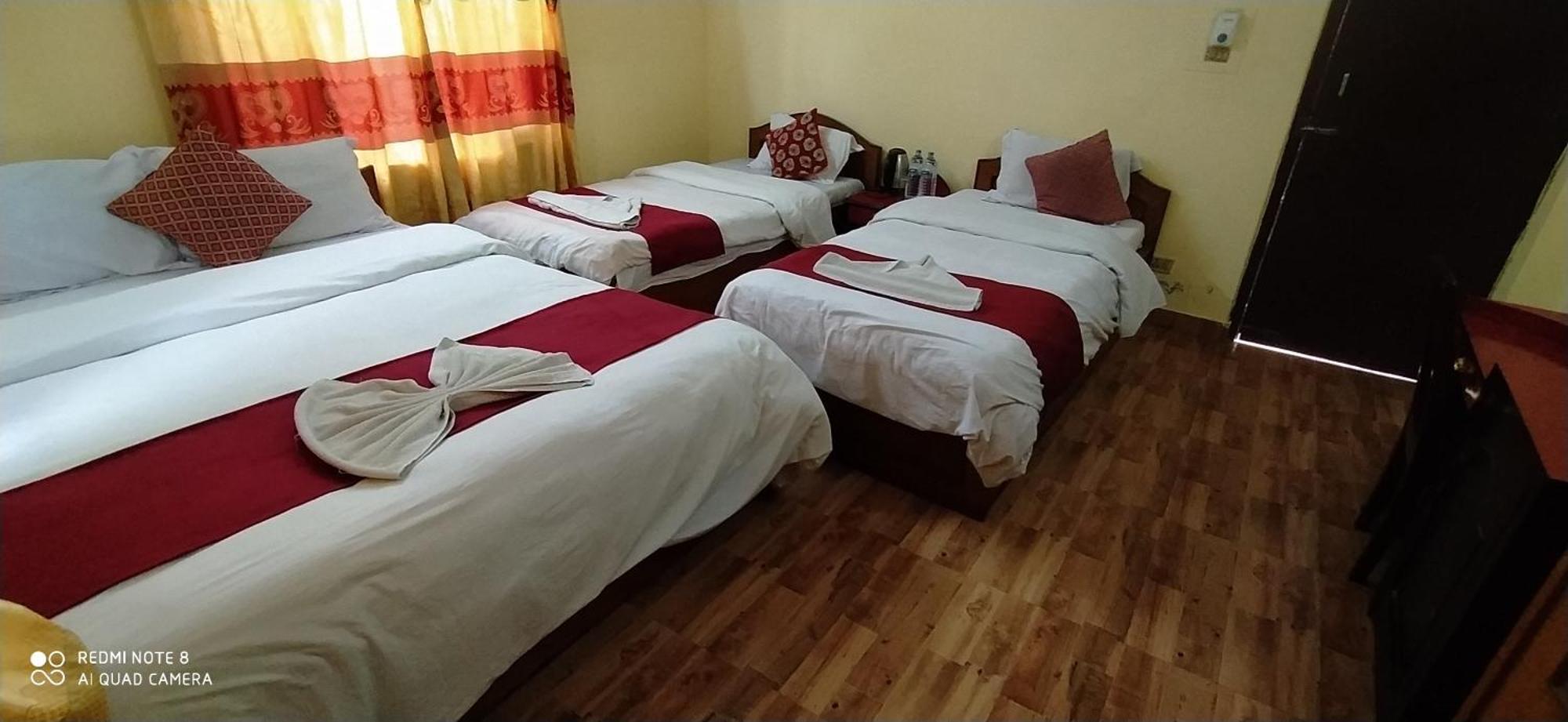 Hotel Plaza Nepal Pokhara Bagian luar foto